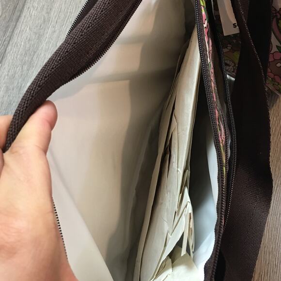 NWT Lesportsac Deluxe Everyday Bag Wrapped White Jungle Animals - Picture 3 of 8